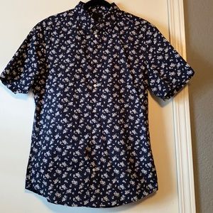 Men’s short sleeve button up shirt